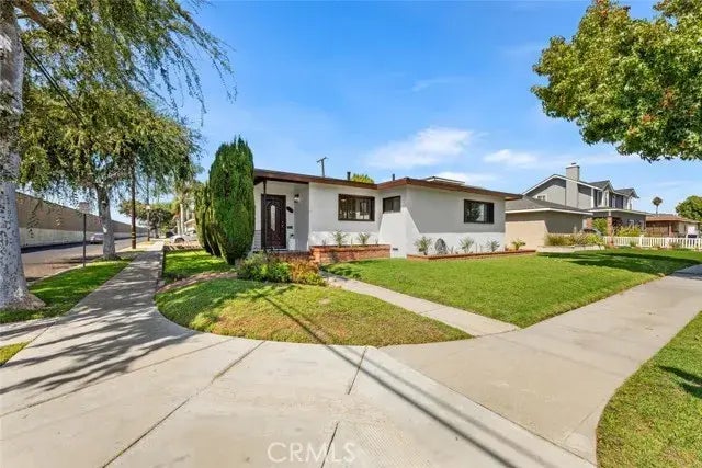 2279 Carfax Avenue, Long Beach