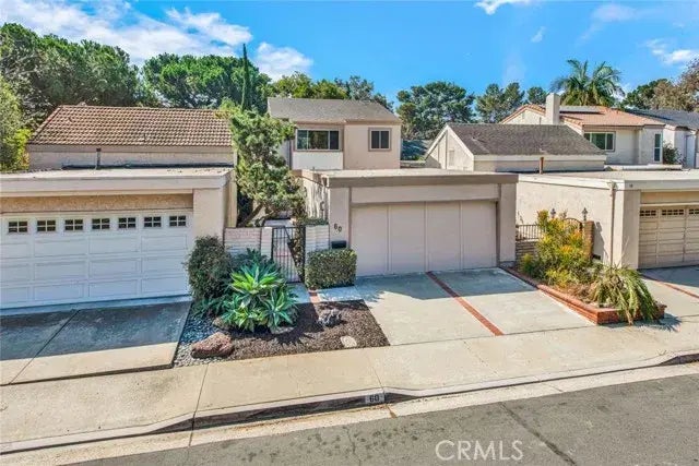 60 Willow Tree Lane, Irvine