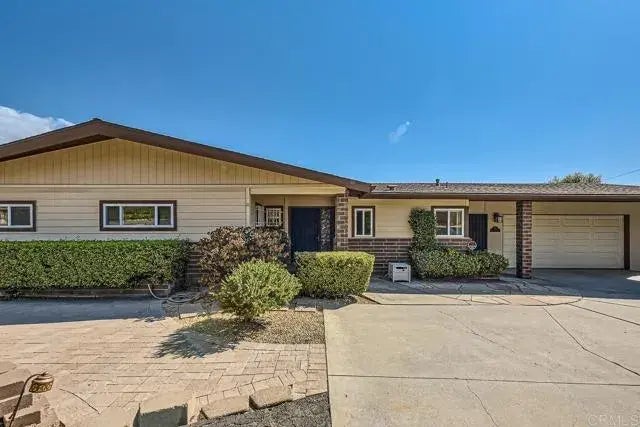 777 Hacienda Drive, El Cajon