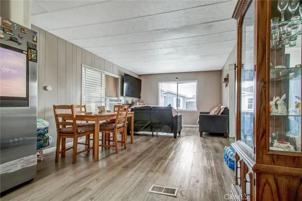 23701 S Western 42, Torrance
