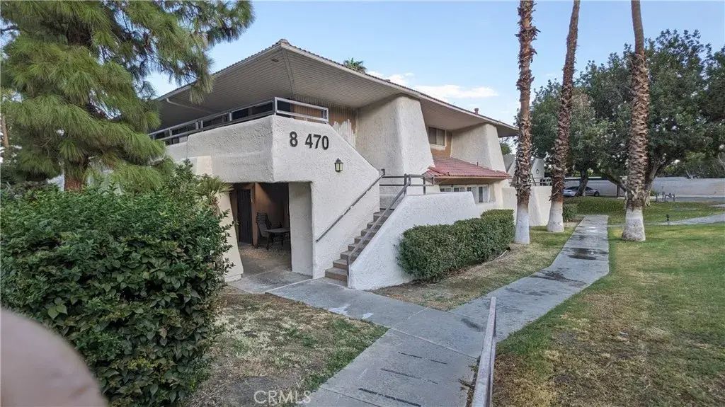 470 N Villa Court 205, Palm Springs
