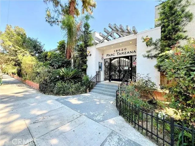 18620 Hatteras Street 262, Tarzana