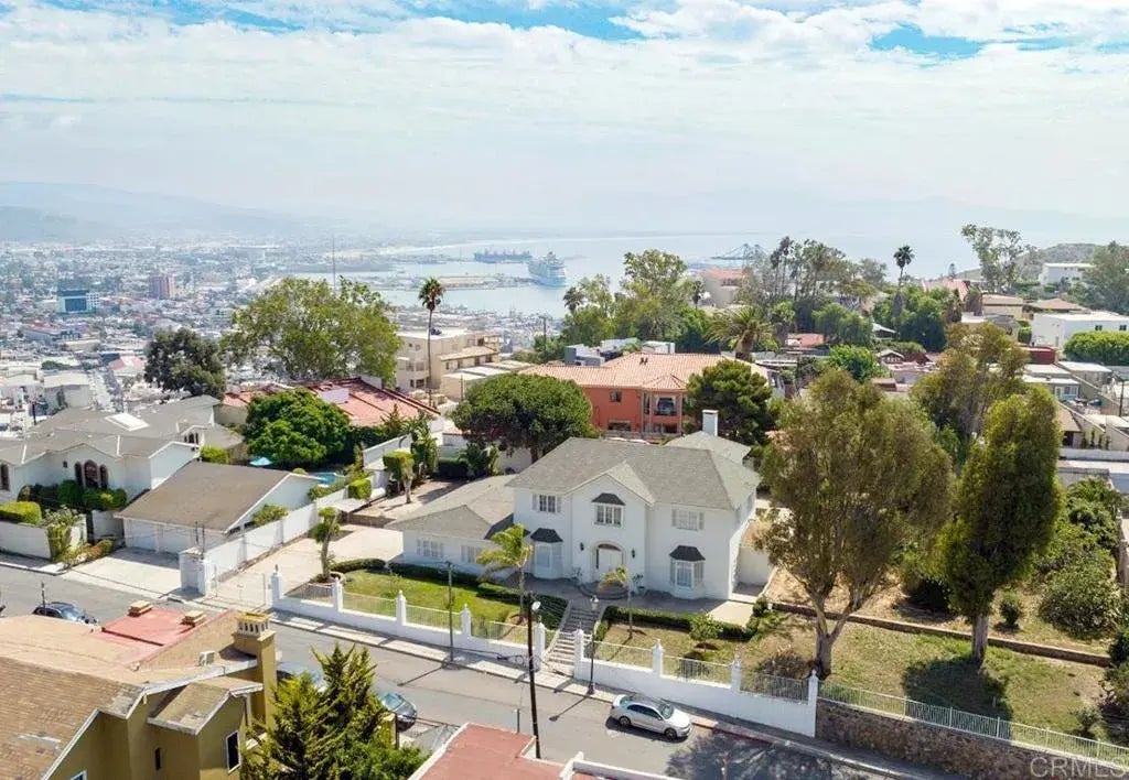 Photo of Listing #PTP2406470