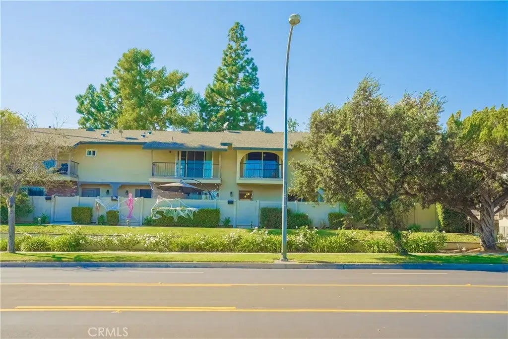 811 N Altadena Drive, Pasadena