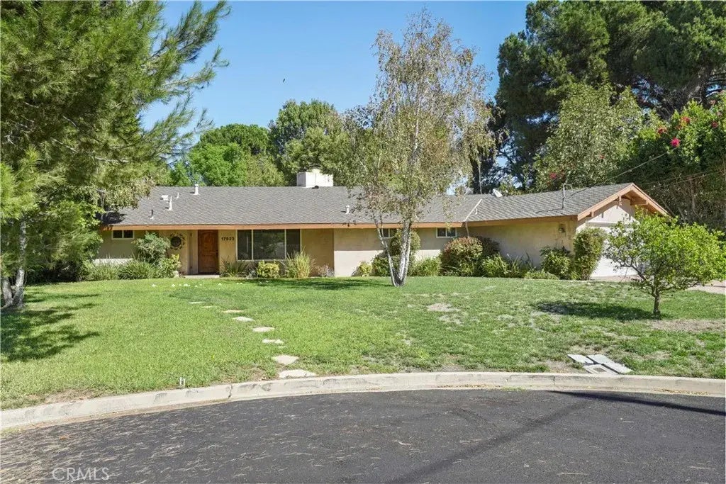 17533 Dearborn Street, Northridge