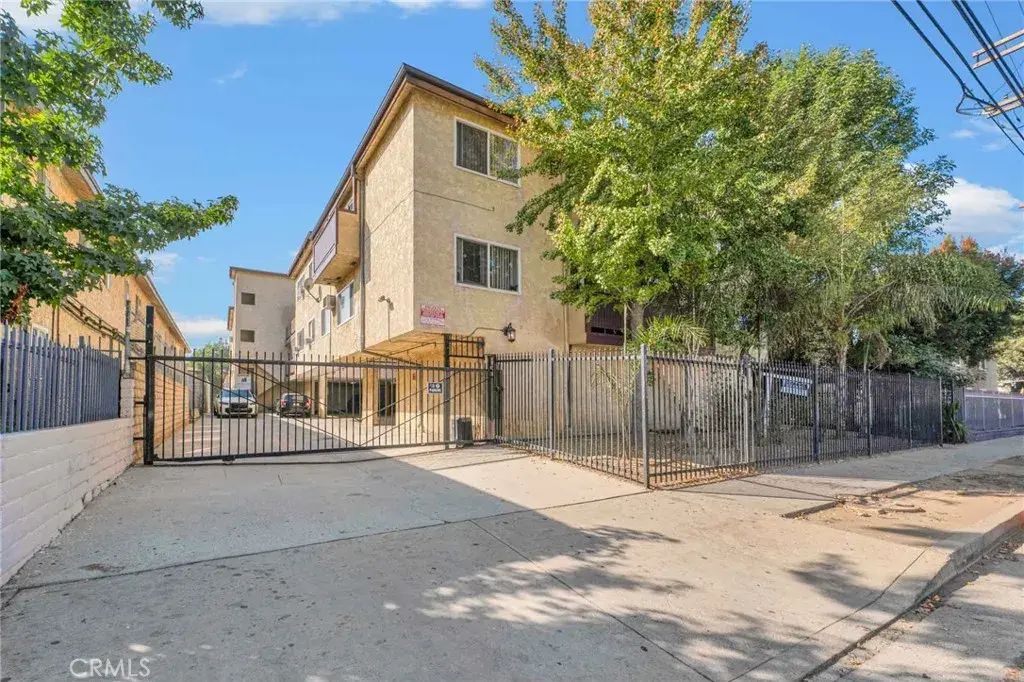 15240 Nordhoff Street, North Hills