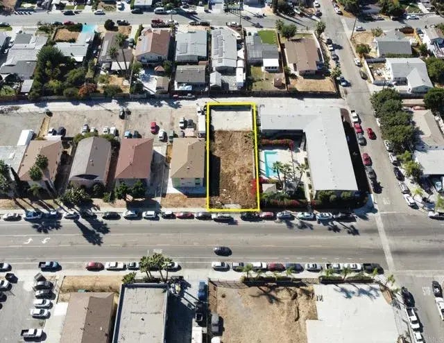 852 Grand, Spring Valley