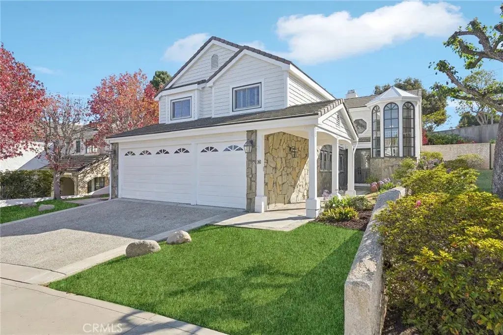 6 Village Circle, Manhattan Beach