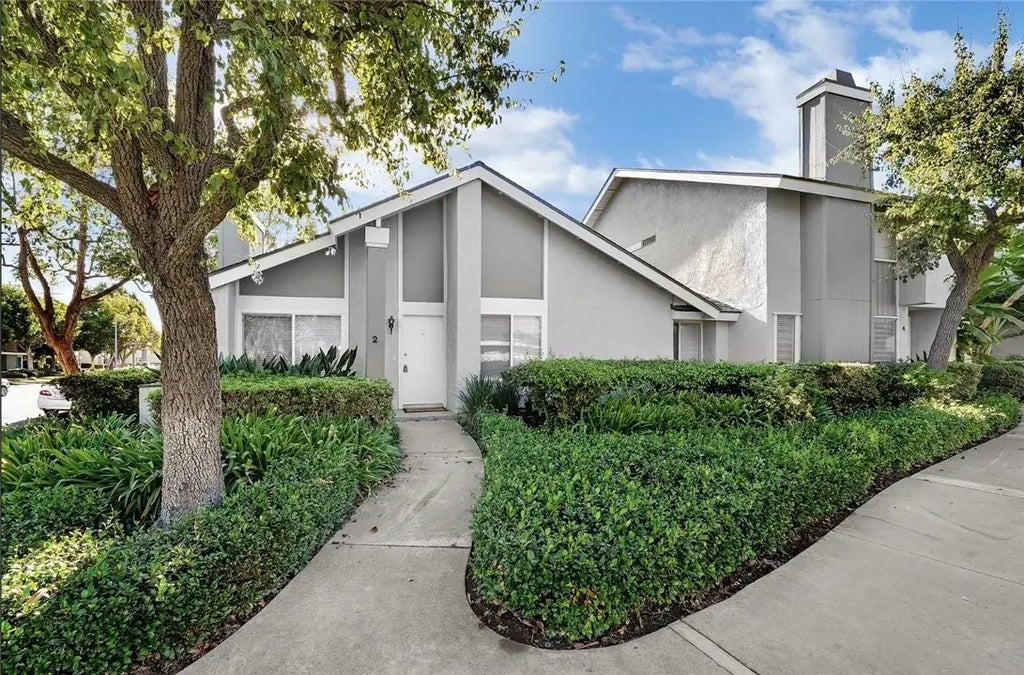 2 Columbine 6, Irvine