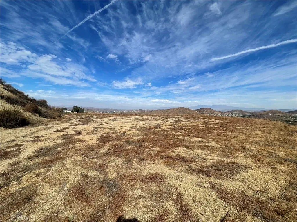 1 Crooked Arrow, Wildomar