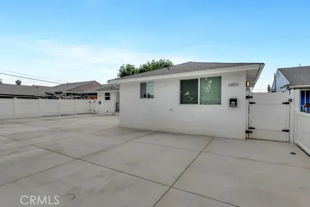 6850 Claire, Reseda