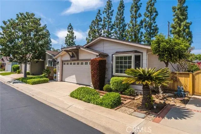 1621 Wood Lake, Santa Ana