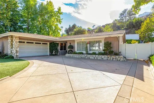 3316 Crail Way, Glendale