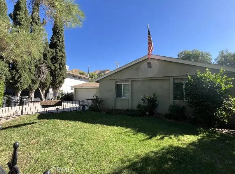 11886 Vanport Avenue, Sylmar