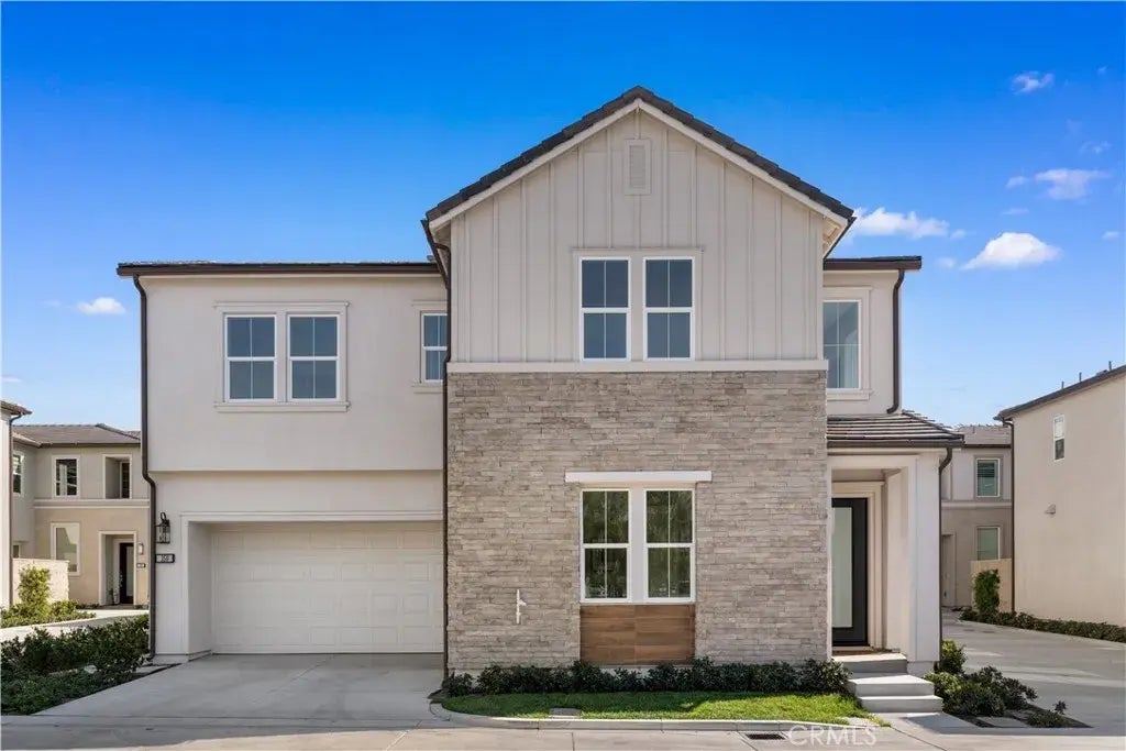 350 Brackens, Lake Forest