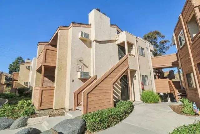 2920 Briarwood Road H9, Bonita