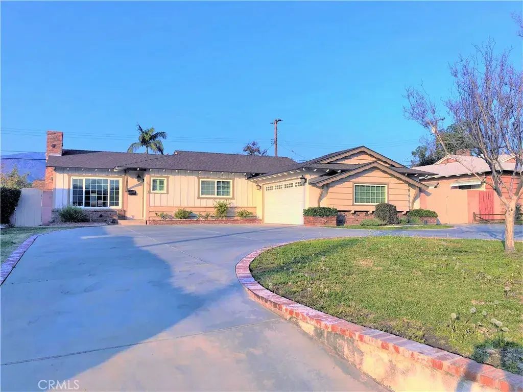 943 E Foothill Boulevard, Glendora