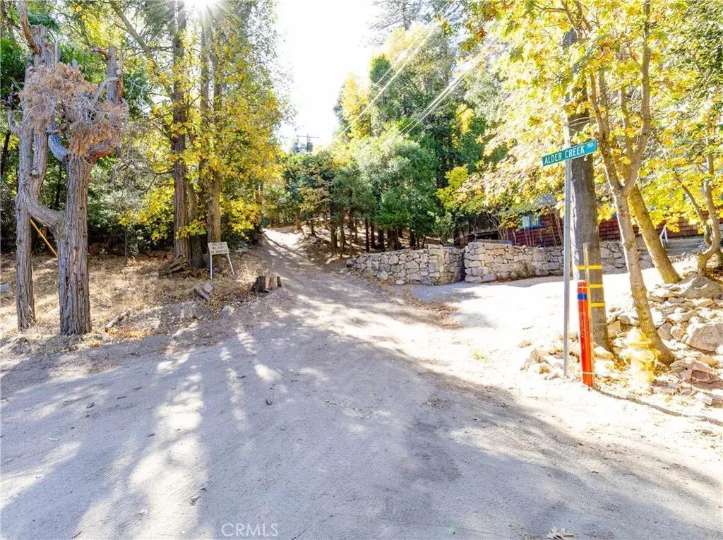 Alder Creek Road, Cedarpines Park