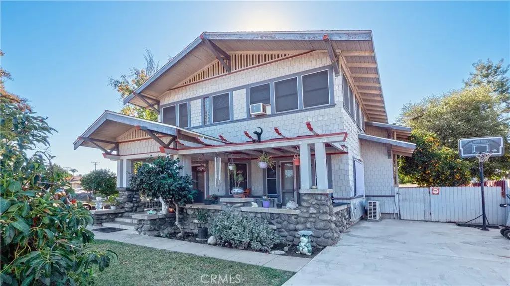 174 E Navilla Place, Covina