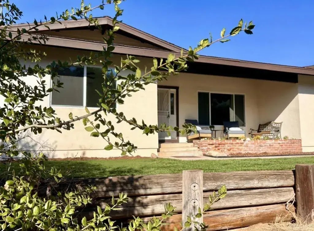 13606 E Lakeview Road, Lakeside