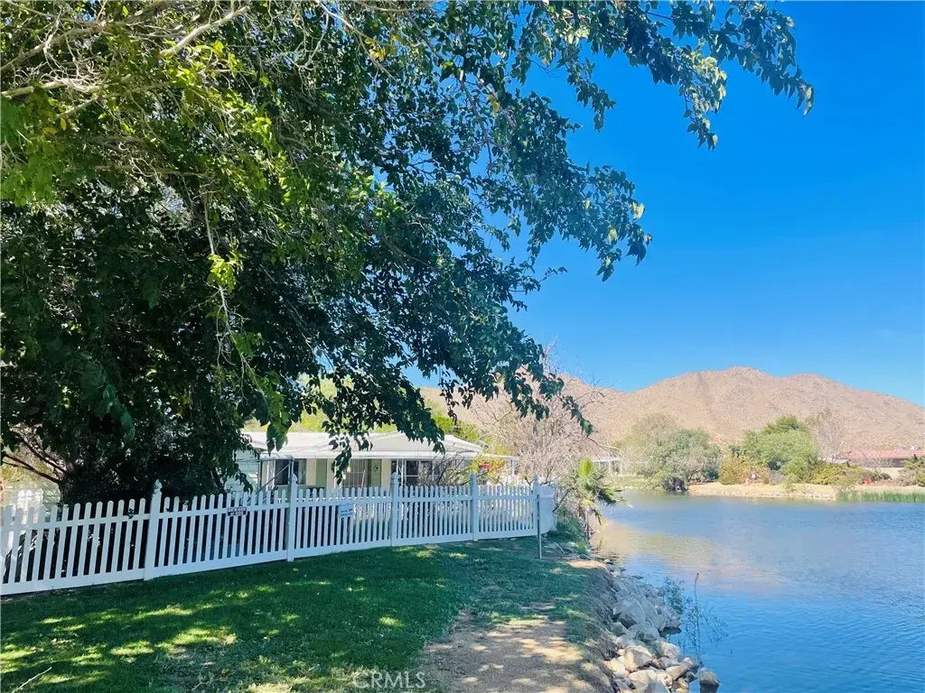 20683 Waalew B66, Apple Valley