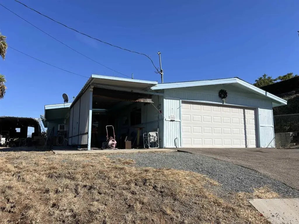 12882 Castle Court Dr, Lakeside