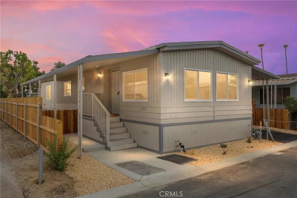 305 Kings Lane, Bakersfield