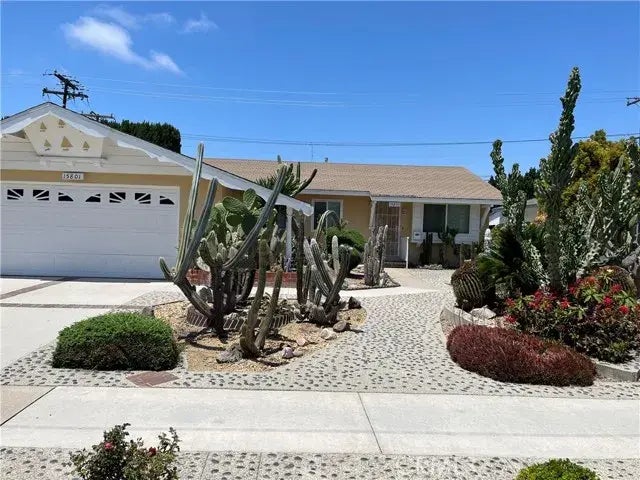 15801 Carrie Lane, Huntington Beach