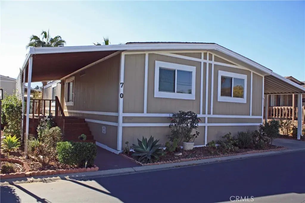 307 S Smith 70, Corona