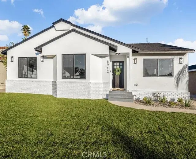 6912 Mclennan Avenue, Lake Balboa