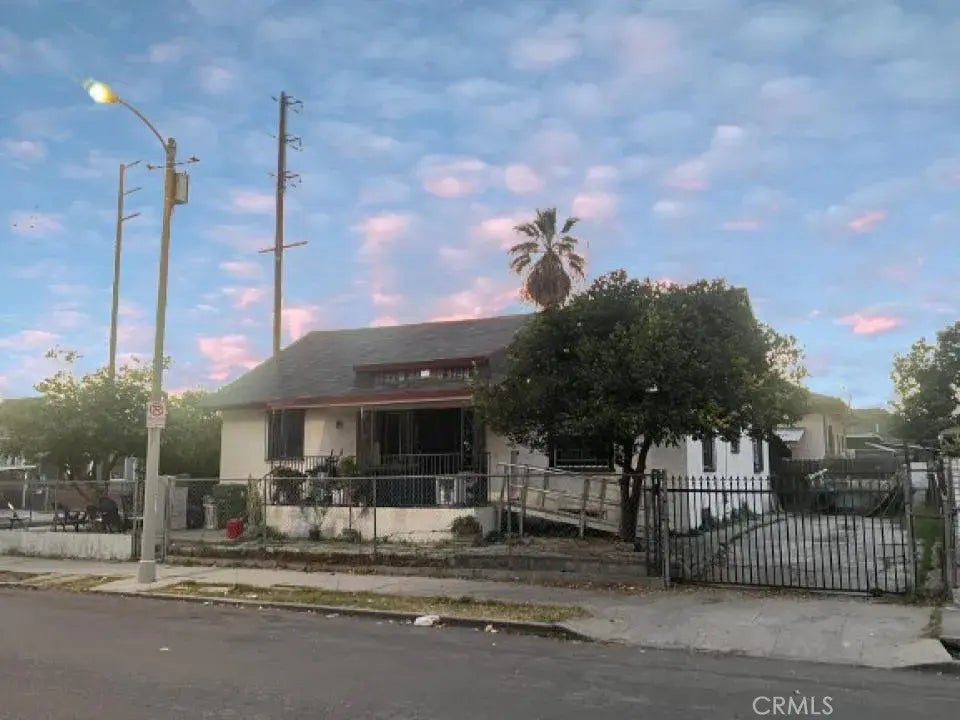 2301 Gates Street, Los Angeles