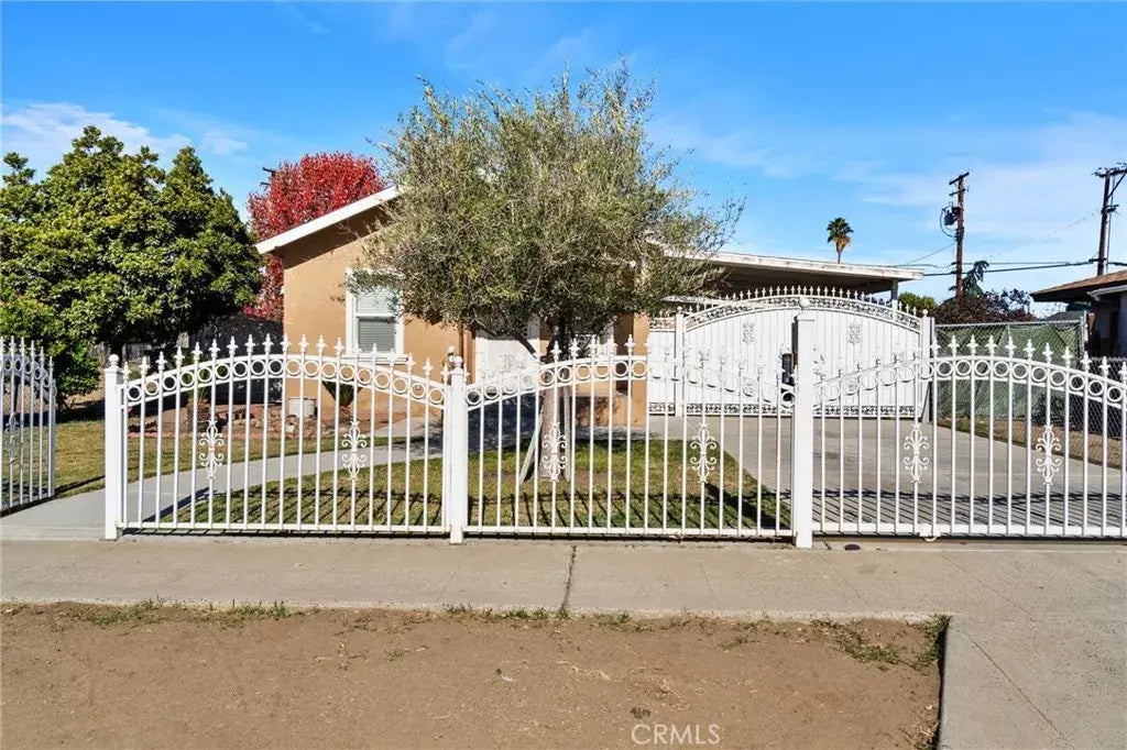 3139 E Clay Avenue, Fresno