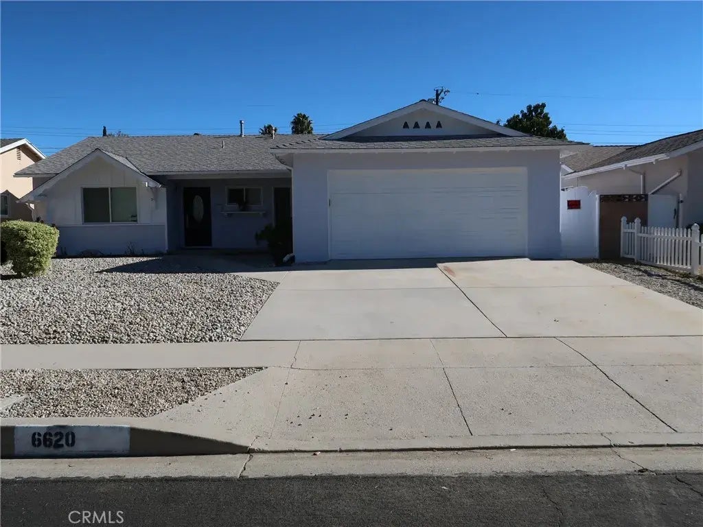 6620 Birchton Avenue, West Hills