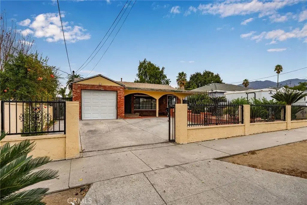 14051 Beaver Street, Sylmar