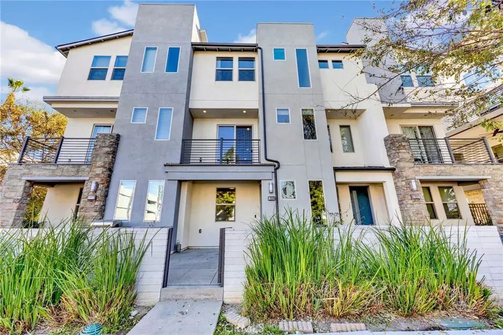 19505 Cardigan Drive, Northridge