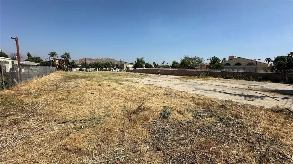 3715 Avalon, Jurupa Valley