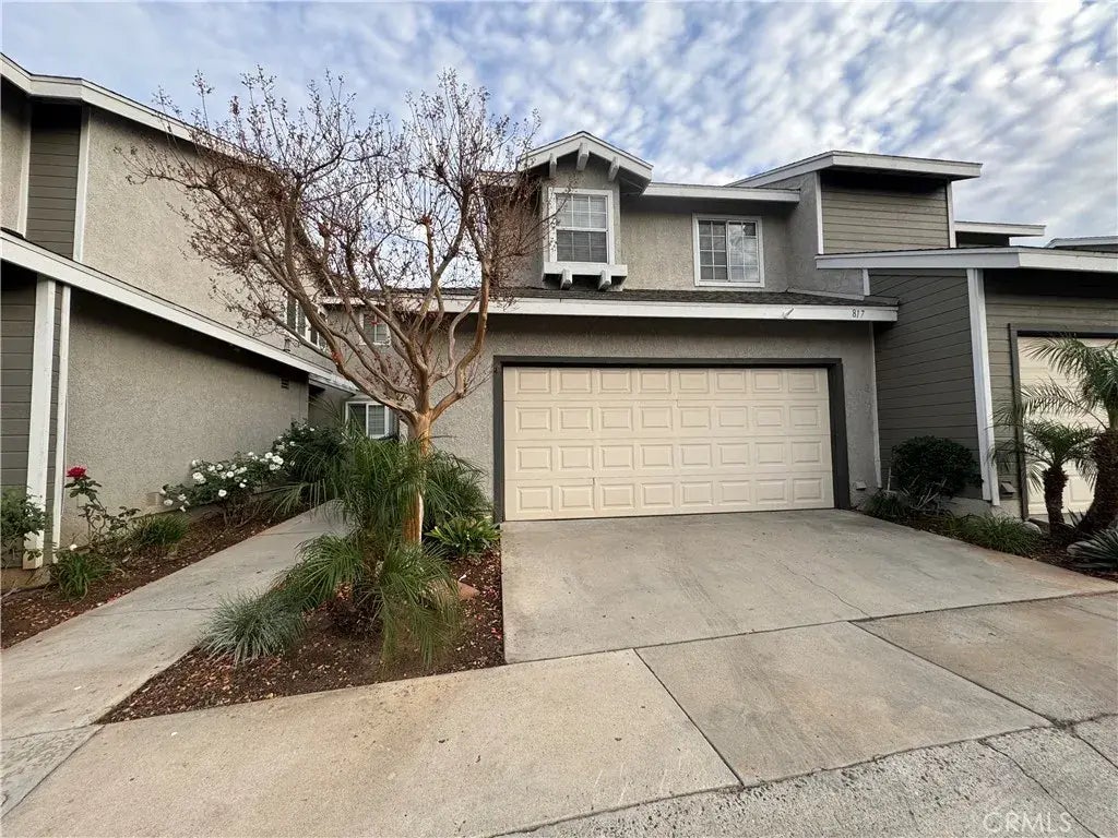 817 Live Oak Place, Corona