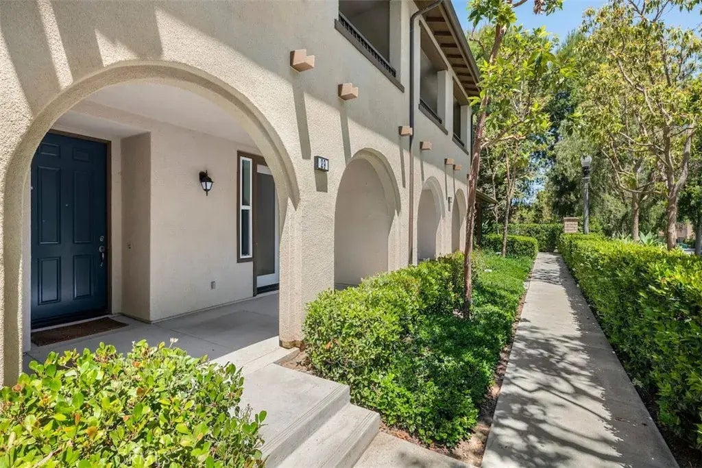 29 Vermillion, Irvine