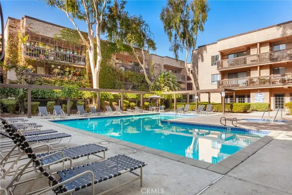 22100 Burbank Boulevard 106a, Woodland Hills