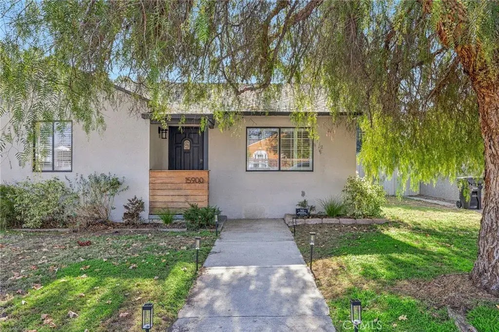 15900 Valerio Street, Van Nuys