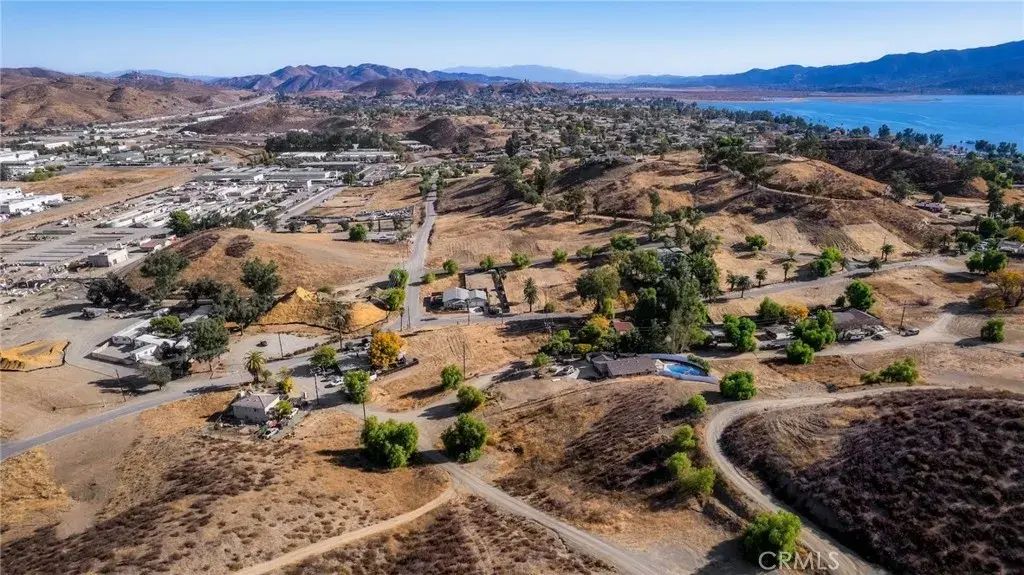 Palm, Lake Elsinore