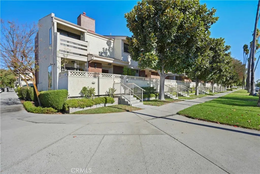 19451 Sherman Way 301, Reseda