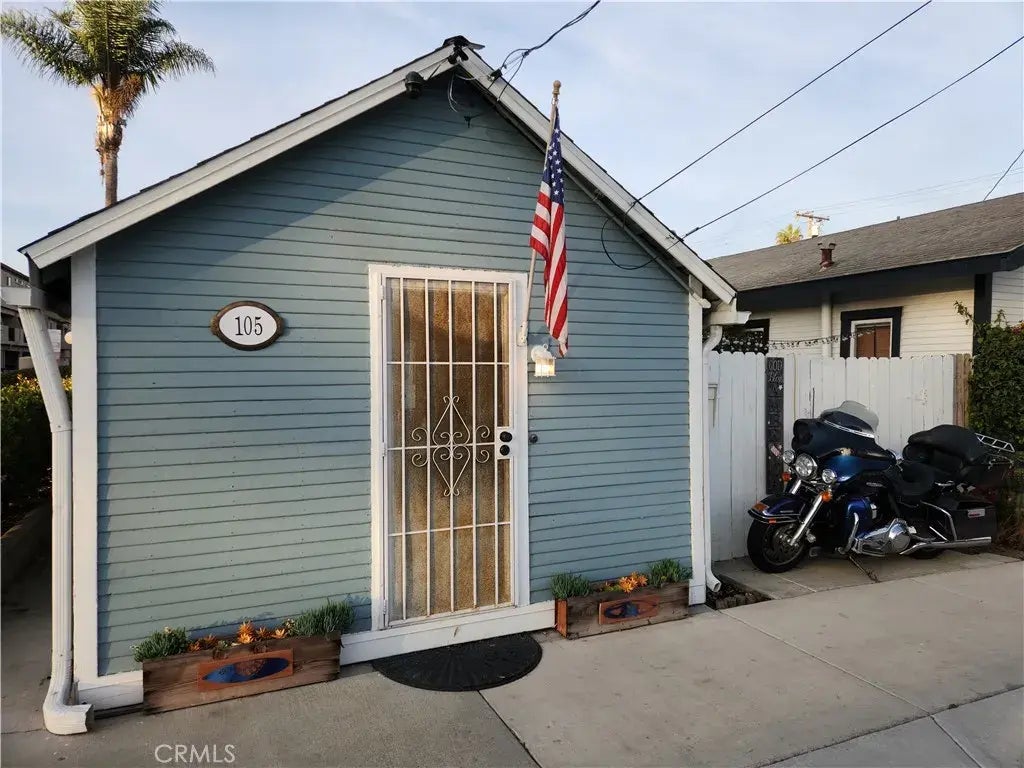105 Acacia Avenue, Huntington Beach
