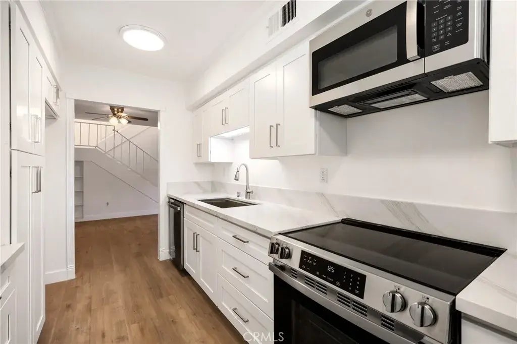 8161 Canby Avenue 4, Reseda