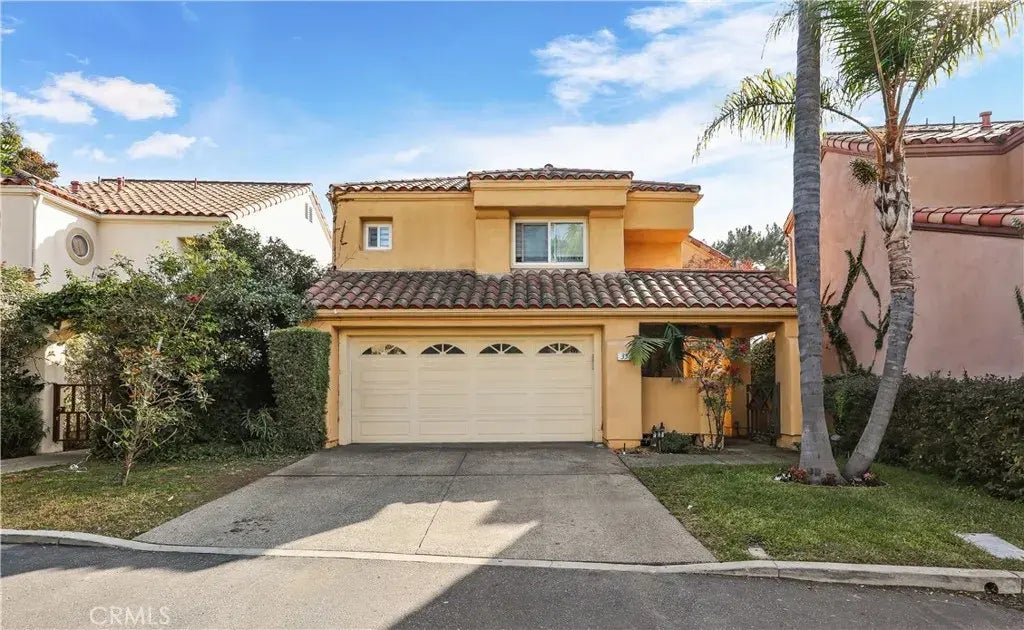 35 Las Cruces, Irvine