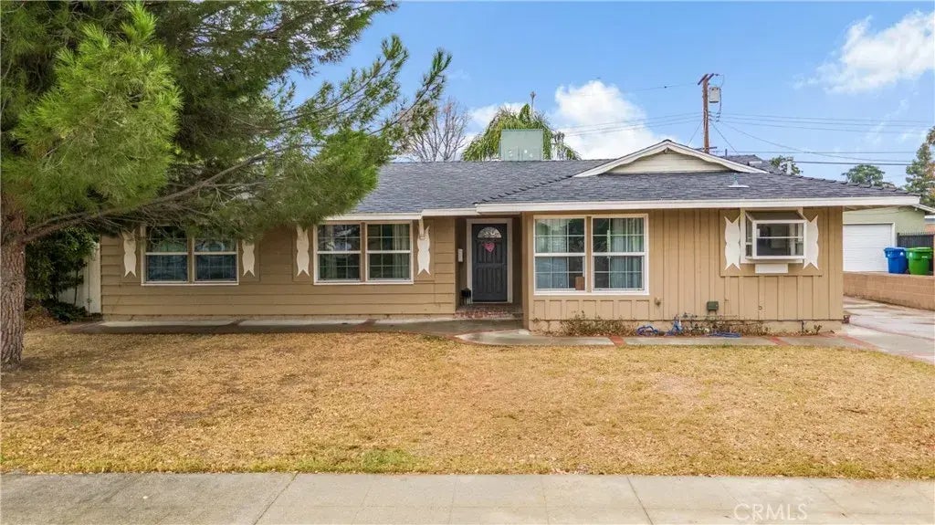 9651 Comanche Avenue, Chatsworth