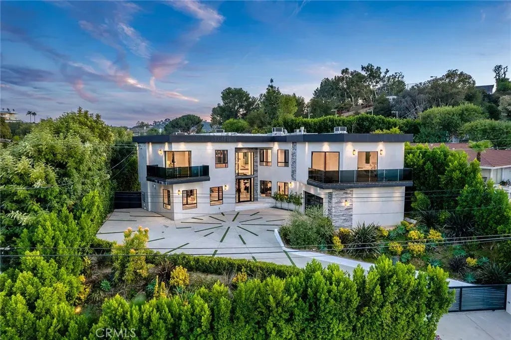 16254 Mandalay Drive, Encino