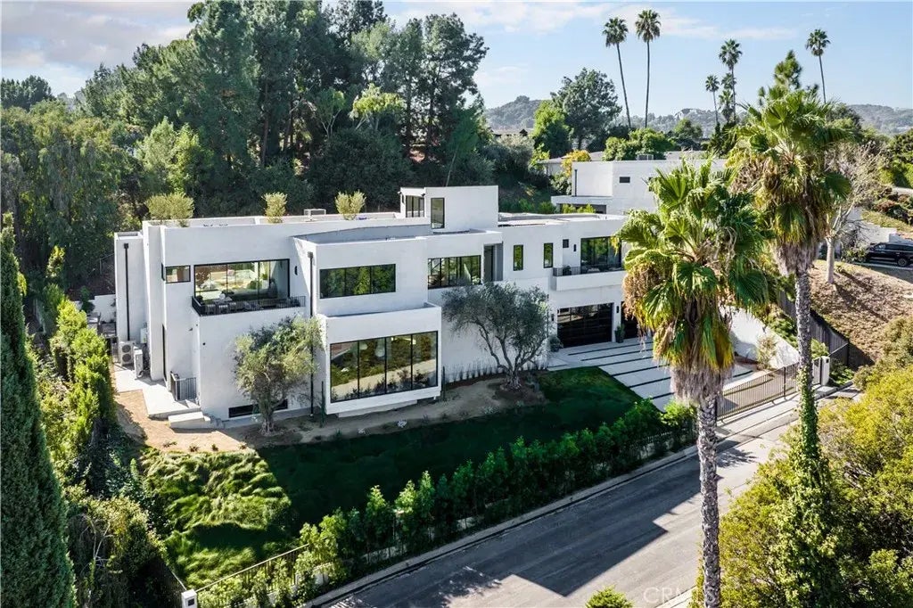 3676 Crownridge Drive, Sherman Oaks