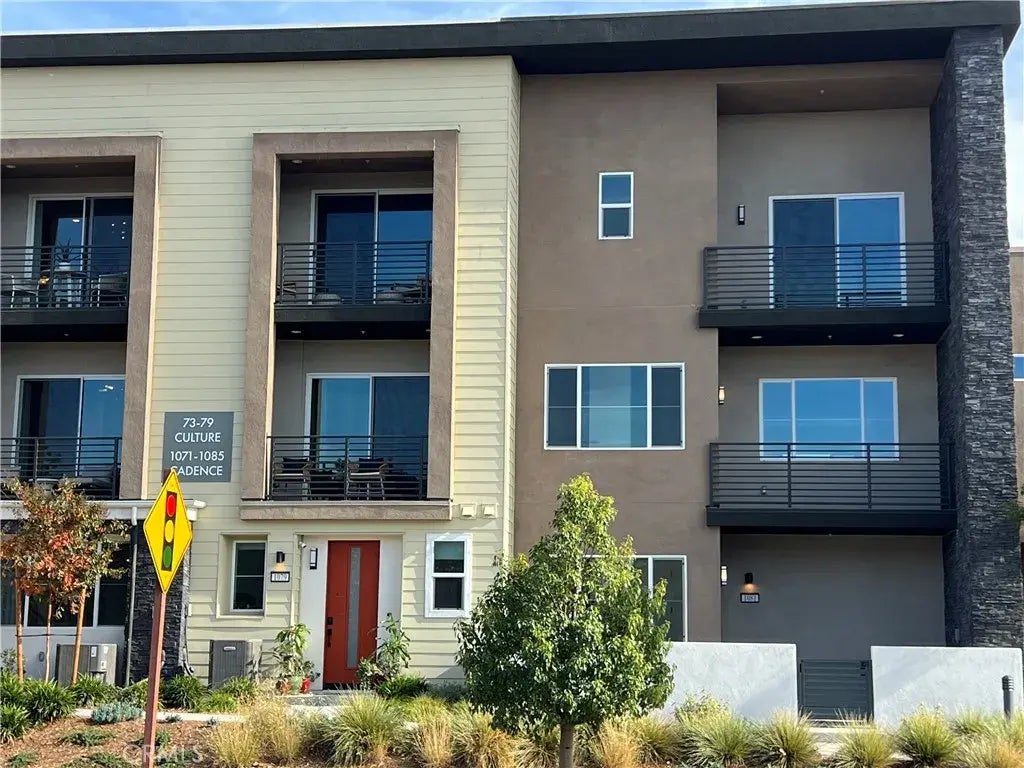 1081 Cadence, Irvine