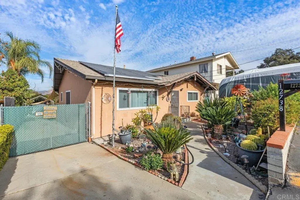 12738 Castle Court Drive, Lakeside